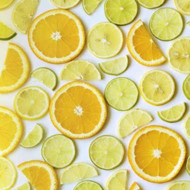 Bir sürü dilimlenmiş narenciye, turuncu duvar kağıdı 