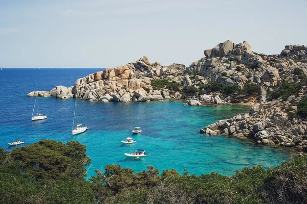 Sardegna - Zatoka z bkitna woda
