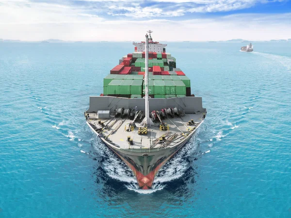 Havadan görünümü konteyner gemisi veya yük gemisi gemi denizde yelken bir