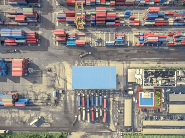 Denetim noktası kamyon ulaşım bağlantı noktası, ambar kapsayıcısında .