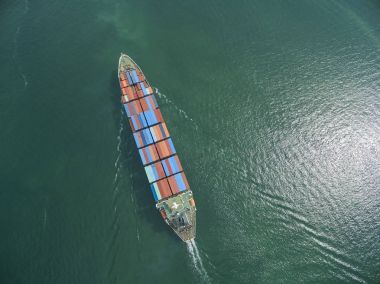 Kargo gemisinin havadan görünümü, kargo konteyner depo Harbor bir
