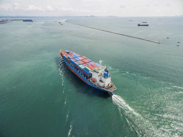 Vista aérea do navio de carga, contentor de carga no porto de armazém a — Fotografia de Stock