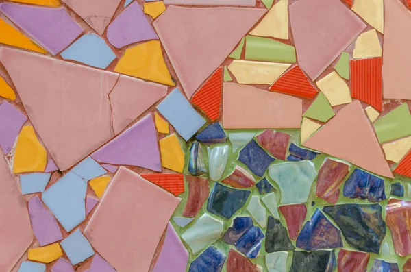 Kapak duvar kenarında.