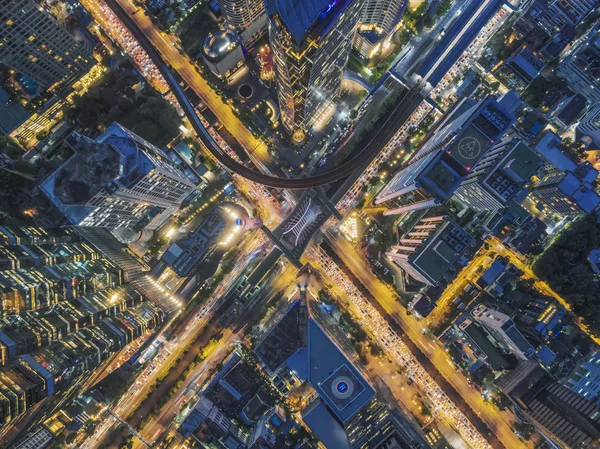 Tráfego rodoviário na cidade  . — Fotografia de Stock