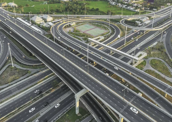 Tráfego rodoviário na cidade  . — Fotografia de Stock