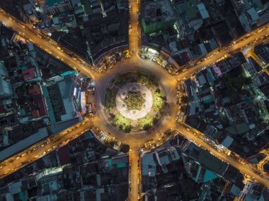 Üstten Görünüm, yol dolambaçlı yol altı hatları durağındayım vardır büyük