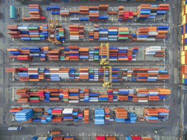 verme için bekleyen bağlantı noktası ambar kapsayıcısında hava Üstten Görünüm .