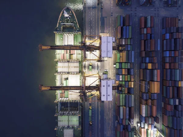 Harbor crane being Loading on container ship in warehouse port a — Stock Photo, Image