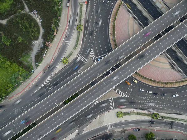 Ruch okrężny, widok z góry road, skrzyżowanie w mieście. Obrazy Stockowe bez tantiem