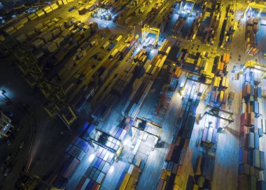 Ambar nakliye limanda geceleri yükleme olmayı limandaki Vinci ,