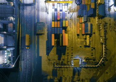 Ambar nakliye limanda geceleri yükleme olmayı limandaki Vinci ,