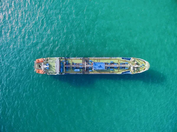 Luchtfoto van de top tank schip park in zee . — Stockfoto