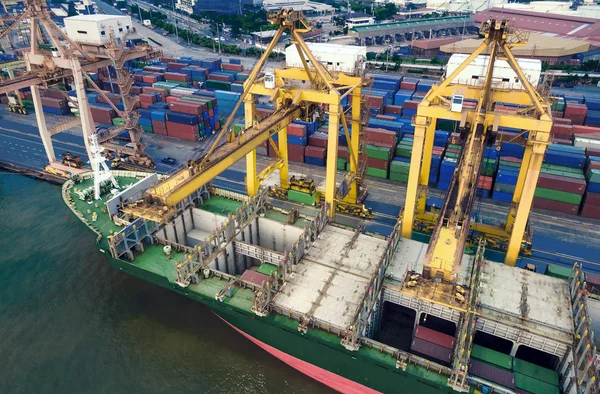 Harbor crane being Loading on container ship in warehouse port a — Stock Photo, Image