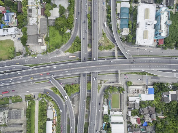 aerail üst hiçbir trafik ışıkları Kavsagi yol 4 şeritli bir yol göster,