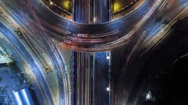Hava çekim üst görünüm daire yol Trafik gece şehirde, 4k, zaman atlamalı, bangkok , tayland.