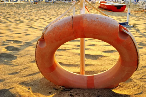 Summer sea, close up on lifebuoy on the beach — Stock Photo, Image