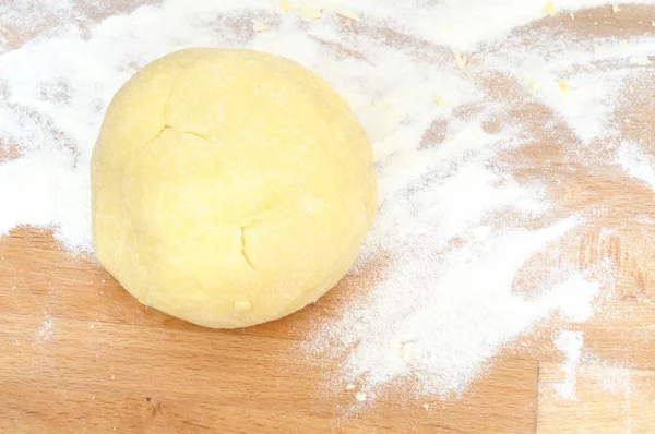 Como fazer fettuccine italiano, semolina e massa de ovo — Fotografia de Stock