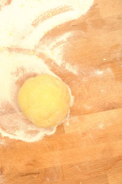 Como preparar fettuccine italiano, farinha de sêmola e massa de ovo , — Fotografia de Stock