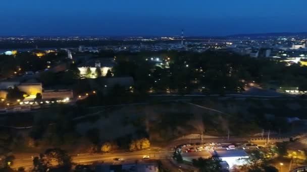 Άποψη Της Πόλης Πάνω Από Τον Ποταμό Τράπεζα Νύχτα — Αρχείο Βίντεο
