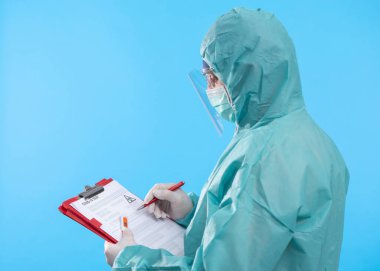 Coronavirus COVID 19 nCov Salgını. Hastanın yeni Corona Virüs Kan Tüp 'ü. Korona virüsü Avrupa, İtalya, Wuhan, Çin. Salgın ve Salgın Enfeksiyon