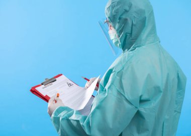 Coronavirus COVID 19 nCov Salgını. Hastanın yeni Corona Virüs Kan Tüp 'ü. Korona virüsü Avrupa, İtalya, Wuhan, Çin. Salgın ve Salgın Enfeksiyon