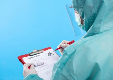 Coronavirus COVID 19 nCov Salgını. Hastanın yeni Corona Virüs Kan Tüp 'ü. Korona virüsü Avrupa, İtalya, Wuhan, Çin. Salgın ve Salgın Enfeksiyon