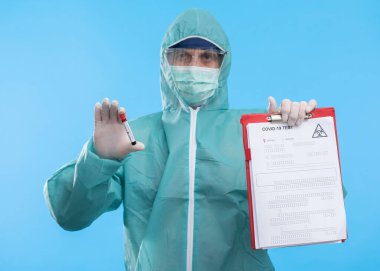 Coronavirus COVID 19 nCov Salgını. Hastanın yeni Corona Virüs Kan Tüp 'ü. Korona virüsü Avrupa, İtalya, Wuhan, Çin. Salgın ve Salgın Enfeksiyon