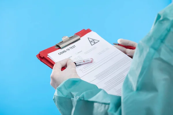 Coronavirus COVID 19 nCov Salgını. Hastanın yeni Corona Virüs Kan Tüp 'ü. Korona virüsü Avrupa, İtalya, Wuhan, Çin. Salgın ve Salgın Enfeksiyon