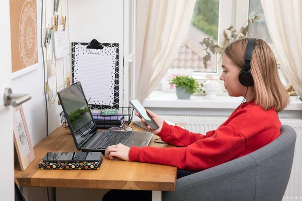 Коронавський Карантин Хороший Студент Працює Вдома Ноутбуці Онлайн Навчанні Дітей — стокове фото