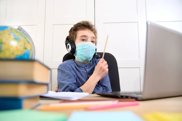 Distance Learning Online Education Schoolboy Medical Mask Studying Home Coronavirus — Stock Photo, Image