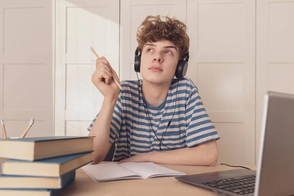 Thoughtful Kid His Desk Thinking Learning Distance Learning Because Epidemic — Stock Photo, Image