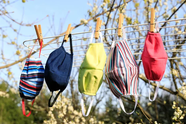 Hygienisk Mask Som Hänger Rack Utomhus Efter Att Tvättats För — Stockfoto