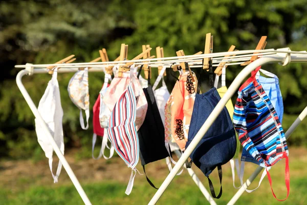 Hygienisk Mask Som Hänger Rack Utomhus Efter Att Tvättats För — Stockfoto