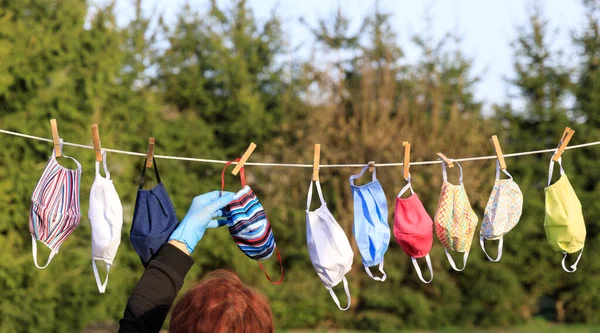 Hygienisk Mask Som Hänger Rack Utomhus Efter Att Tvättats För — Stockfoto