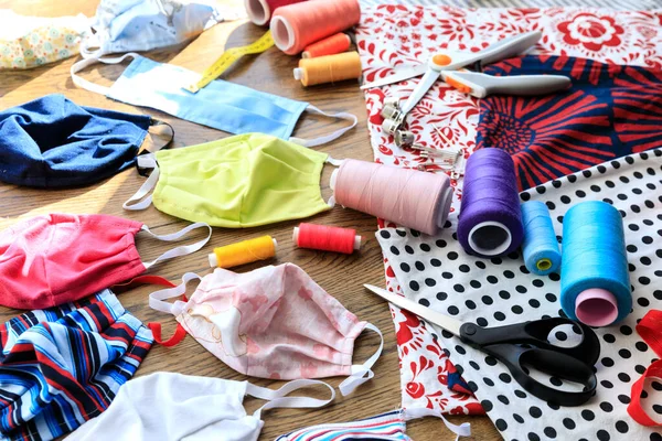 Mode Gezichtsmasker Handgemaakt Van Stof Katoen Zelfgemaakte Bescherming Textil Gezicht — Stockfoto