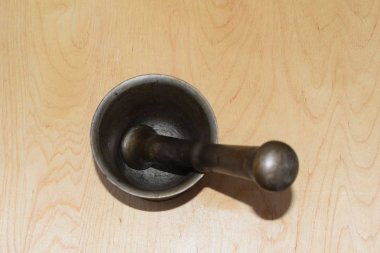 Eski metal harç ve tokmak