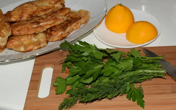 Pescado Frito Verduras Limón — Foto de Stock