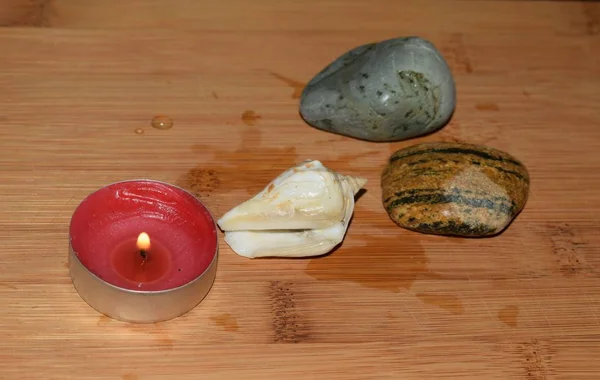Płonące Świece Kamienie Zen — Zdjęcie stockowe