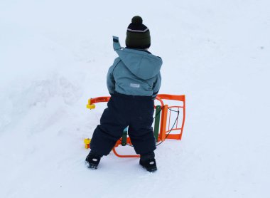 Çocuklar için kış aktiviteleri, kızak yarışı