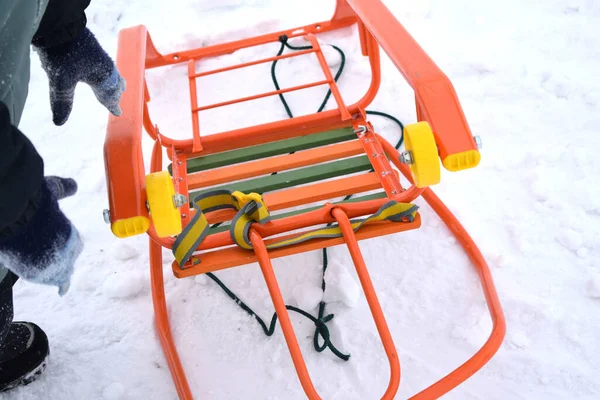 Winteraktivitäten Für Kinder Rodeln — Stockfoto