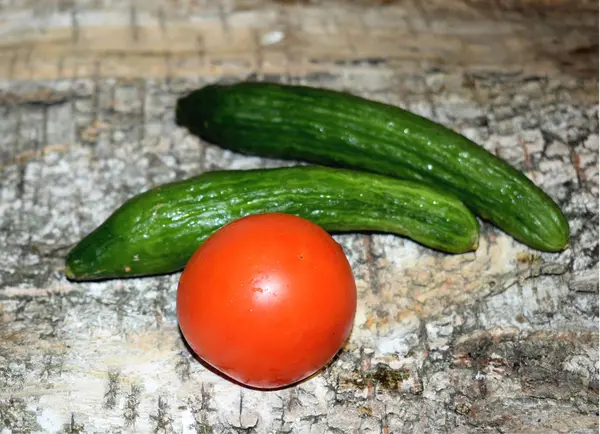 Pomodori Freschi Cetrioli Uno Sfondo Naturale — Foto Stock