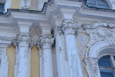 Binanın ön cephesi bitiş detayları