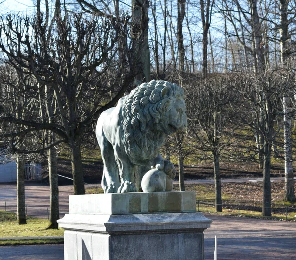 Kamienna Statua Lwa — Zdjęcie stockowe