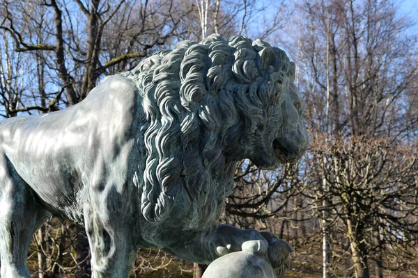 Steinstatue Eines Löwen — Stockfoto