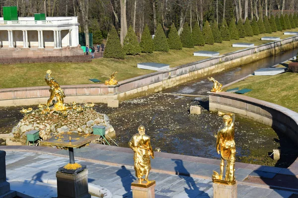 Золотые Статуи Парке — стоковое фото