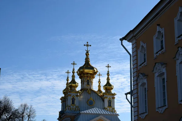 具有金色圆顶的历史教堂 — 图库照片
