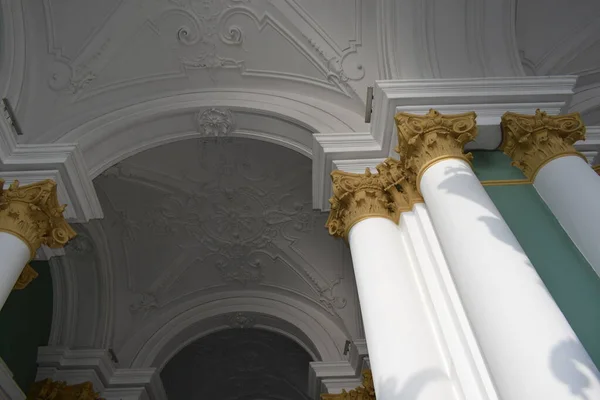 궁전에 기둥들 부분들 — 스톡 사진