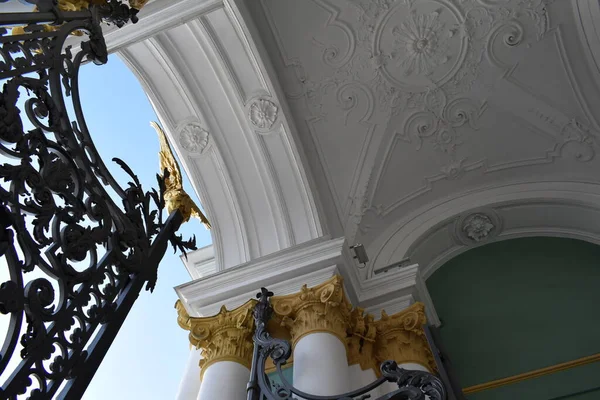 Tor Zum Palast Mit Gefälschtem Muster — Stockfoto