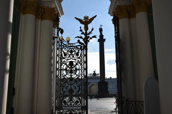 Cancello Del Palazzo Con Modello Forgiato — Foto Stock