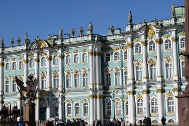 Eski binanın cephesi